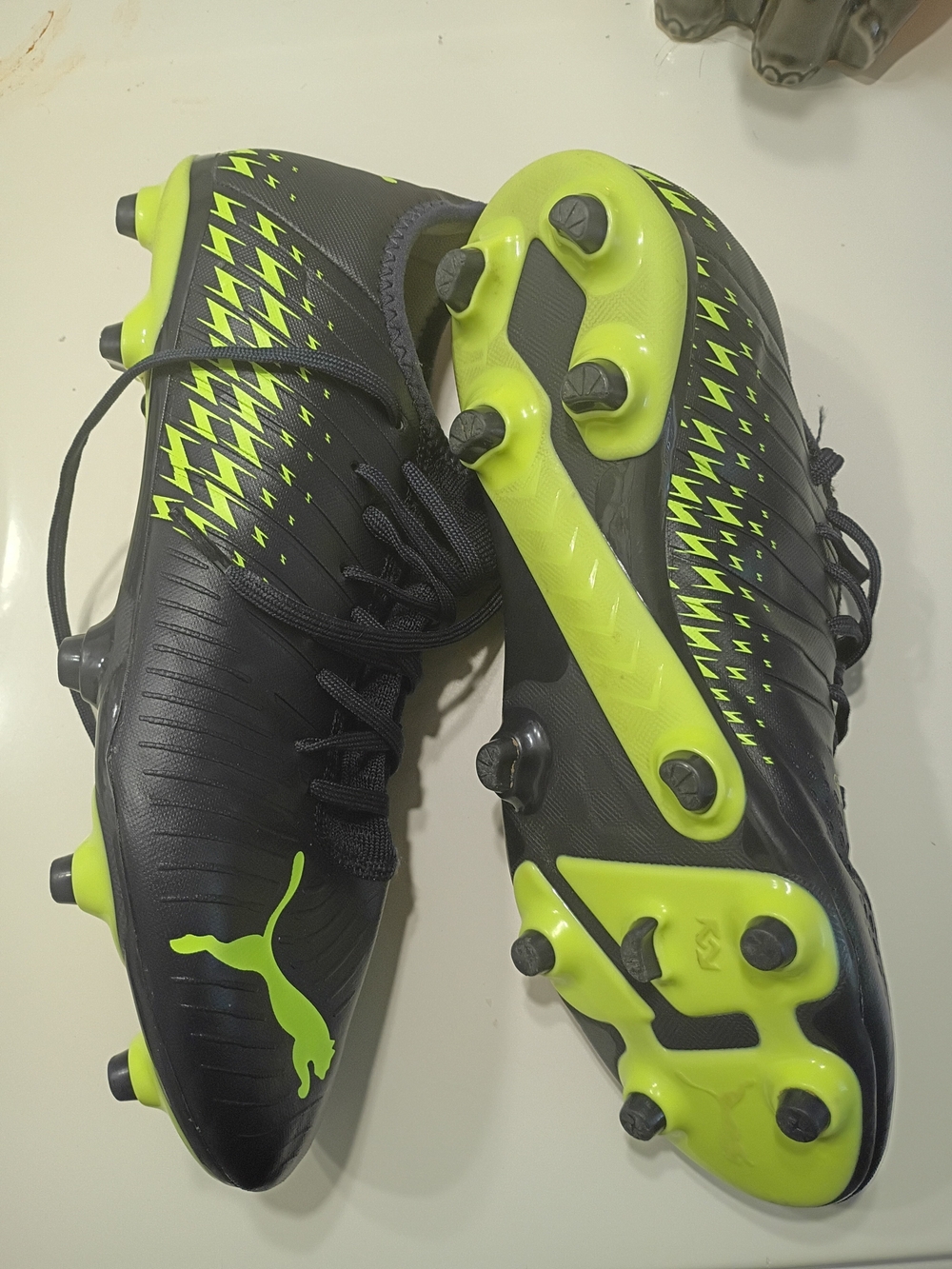 Puma Men's Black & Neon Green Soccer Cleats